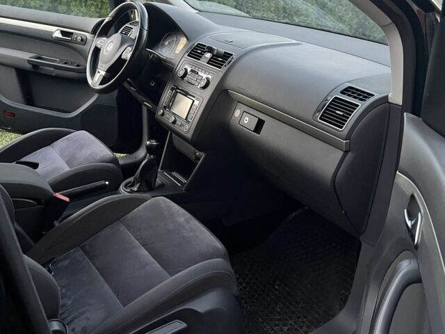 Зеленый Фольксваген Туран, объемом двигателя 2 л и пробегом 282 тыс. км за 10700 $, фото 7 на Automoto.ua