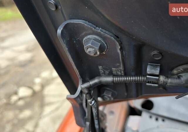 Оранжевый Фольксваген Туран, объемом двигателя 1.6 л и пробегом 243 тыс. км за 9399 $, фото 36 на Automoto.ua