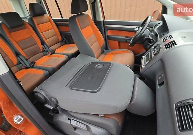 Оранжевый Фольксваген Туран, объемом двигателя 1.6 л и пробегом 243 тыс. км за 9399 $, фото 55 на Automoto.ua