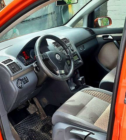 Оранжевый Фольксваген Туран, объемом двигателя 1.4 л и пробегом 217 тыс. км за 6900 $, фото 5 на Automoto.ua