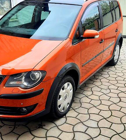 Оранжевый Фольксваген Туран, объемом двигателя 1.4 л и пробегом 217 тыс. км за 6900 $, фото 1 на Automoto.ua