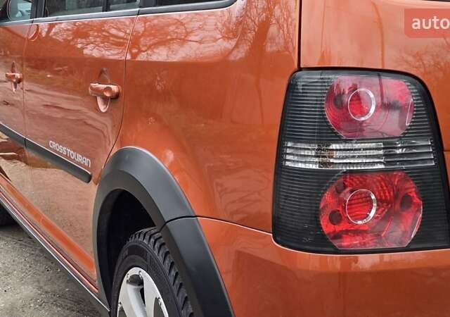 Оранжевый Фольксваген Туран, объемом двигателя 1.6 л и пробегом 243 тыс. км за 9399 $, фото 21 на Automoto.ua