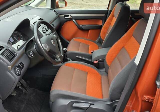 Оранжевый Фольксваген Туран, объемом двигателя 1.6 л и пробегом 243 тыс. км за 9399 $, фото 44 на Automoto.ua