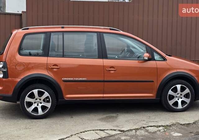 Оранжевый Фольксваген Туран, объемом двигателя 1.6 л и пробегом 243 тыс. км за 9399 $, фото 14 на Automoto.ua