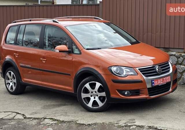 Оранжевый Фольксваген Туран, объемом двигателя 1.6 л и пробегом 243 тыс. км за 9399 $, фото 9 на Automoto.ua