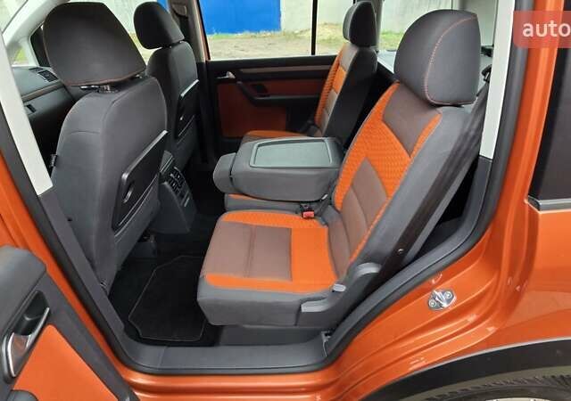 Оранжевый Фольксваген Туран, объемом двигателя 1.6 л и пробегом 243 тыс. км за 9399 $, фото 58 на Automoto.ua