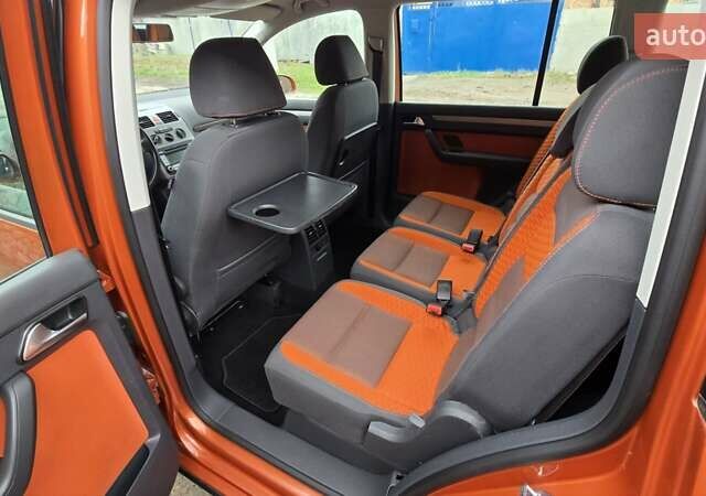 Оранжевый Фольксваген Туран, объемом двигателя 1.6 л и пробегом 243 тыс. км за 9399 $, фото 59 на Automoto.ua