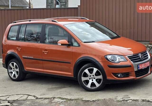 Оранжевый Фольксваген Туран, объемом двигателя 1.6 л и пробегом 243 тыс. км за 9399 $, фото 10 на Automoto.ua