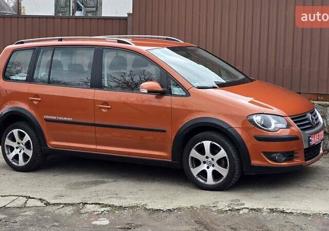 Оранжевый Фольксваген Туран, объемом двигателя 1.6 л и пробегом 243 тыс. км за 9399 $, фото 11 на Automoto.ua