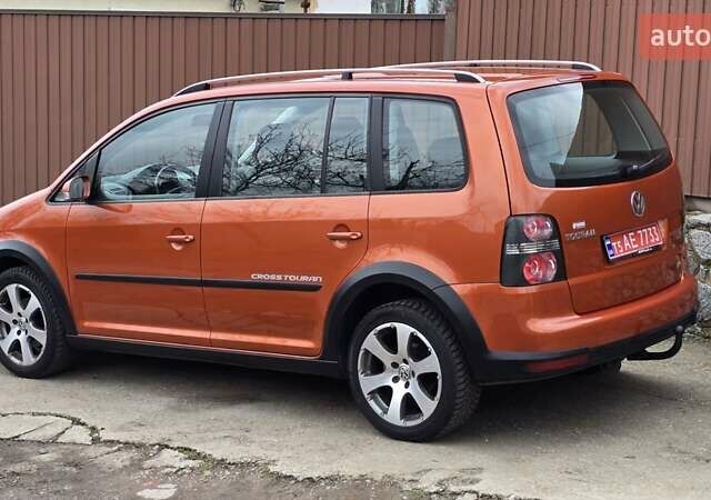 Оранжевый Фольксваген Туран, объемом двигателя 1.6 л и пробегом 243 тыс. км за 9399 $, фото 25 на Automoto.ua
