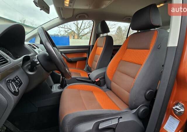 Оранжевый Фольксваген Туран, объемом двигателя 1.6 л и пробегом 243 тыс. км за 9399 $, фото 45 на Automoto.ua