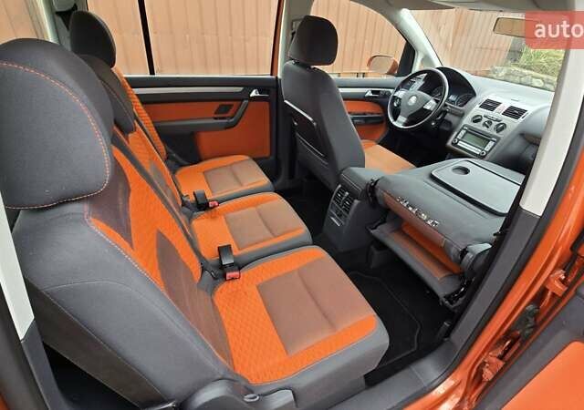 Оранжевый Фольксваген Туран, объемом двигателя 1.6 л и пробегом 243 тыс. км за 9399 $, фото 56 на Automoto.ua