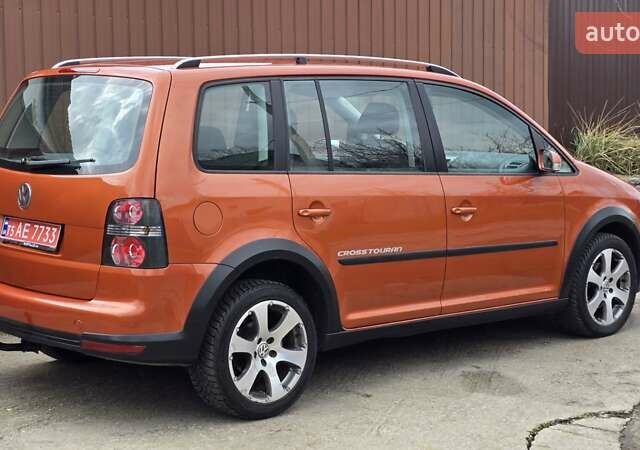 Оранжевый Фольксваген Туран, объемом двигателя 1.6 л и пробегом 243 тыс. км за 9399 $, фото 16 на Automoto.ua