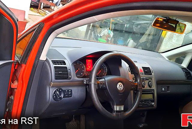 Оранжевый Фольксваген Туран, объемом двигателя 1.4 л и пробегом 217 тыс. км за 6900 $, фото 2 на Automoto.ua