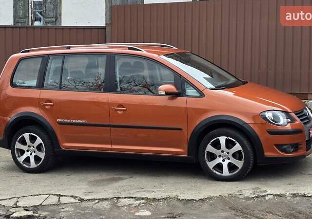 Оранжевый Фольксваген Туран, объемом двигателя 1.6 л и пробегом 243 тыс. км за 9399 $, фото 12 на Automoto.ua