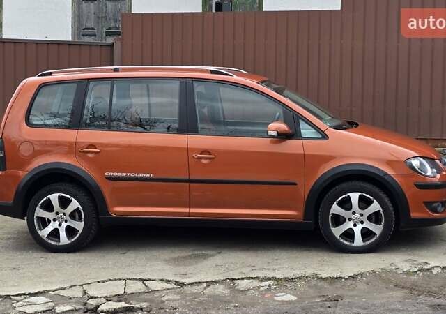 Оранжевый Фольксваген Туран, объемом двигателя 1.6 л и пробегом 243 тыс. км за 9399 $, фото 13 на Automoto.ua