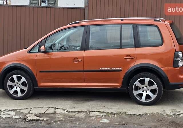Оранжевый Фольксваген Туран, объемом двигателя 1.6 л и пробегом 243 тыс. км за 9399 $, фото 27 на Automoto.ua