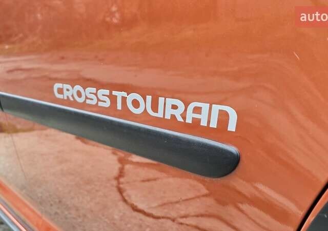 Оранжевый Фольксваген Туран, объемом двигателя 1.6 л и пробегом 243 тыс. км за 9399 $, фото 64 на Automoto.ua