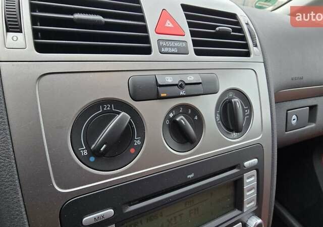 Оранжевый Фольксваген Туран, объемом двигателя 1.6 л и пробегом 243 тыс. км за 9399 $, фото 46 на Automoto.ua