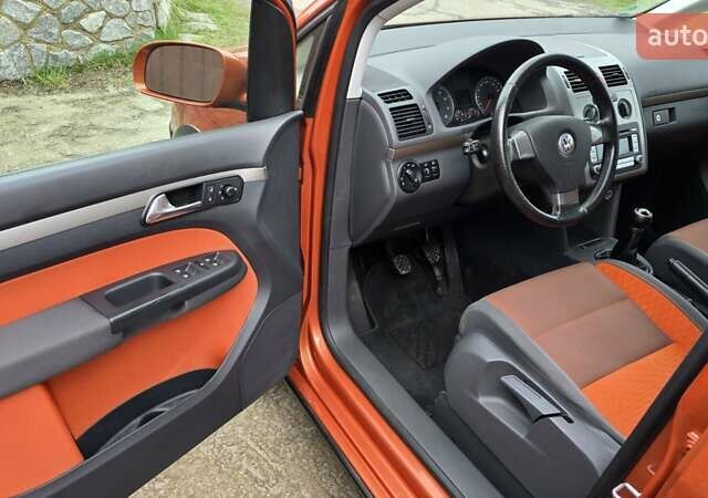 Оранжевый Фольксваген Туран, объемом двигателя 1.6 л и пробегом 243 тыс. км за 9399 $, фото 40 на Automoto.ua