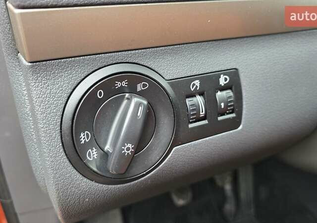 Оранжевый Фольксваген Туран, объемом двигателя 1.6 л и пробегом 243 тыс. км за 9399 $, фото 42 на Automoto.ua