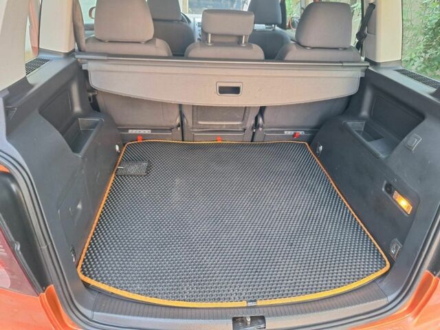 Помаранчевий Фольксваген Туран, об'ємом двигуна 6 л та пробігом 216 тис. км за 6850 $, фото 4 на Automoto.ua