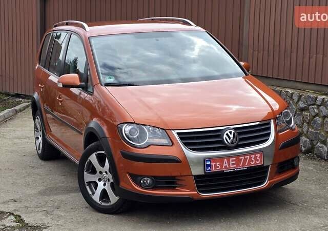 Оранжевый Фольксваген Туран, объемом двигателя 1.6 л и пробегом 243 тыс. км за 9399 $, фото 6 на Automoto.ua