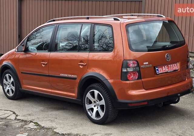 Оранжевый Фольксваген Туран, объемом двигателя 1.6 л и пробегом 243 тыс. км за 9399 $, фото 24 на Automoto.ua