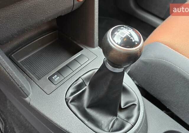 Оранжевый Фольксваген Туран, объемом двигателя 1.6 л и пробегом 243 тыс. км за 9399 $, фото 48 на Automoto.ua