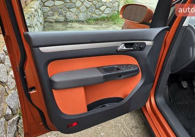 Оранжевый Фольксваген Туран, объемом двигателя 1.6 л и пробегом 243 тыс. км за 9399 $, фото 39 на Automoto.ua