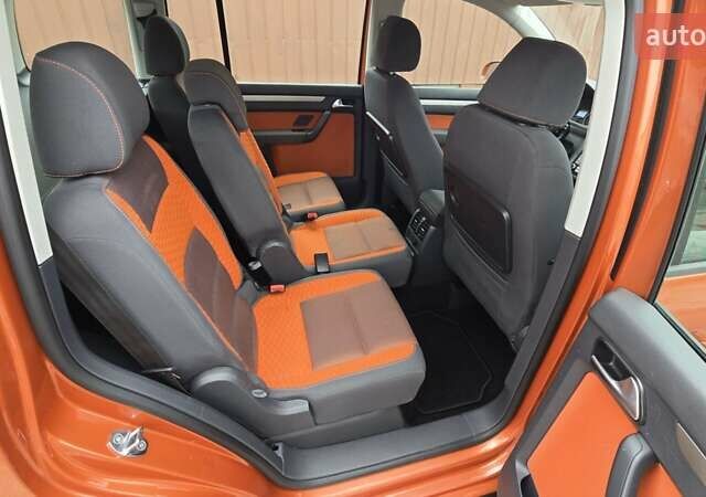 Оранжевый Фольксваген Туран, объемом двигателя 1.6 л и пробегом 243 тыс. км за 9399 $, фото 57 на Automoto.ua