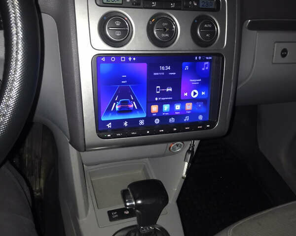 Помаранчевий Фольксваген Туран, об'ємом двигуна 2 л та пробігом 270 тис. км за 8400 $, фото 25 на Automoto.ua