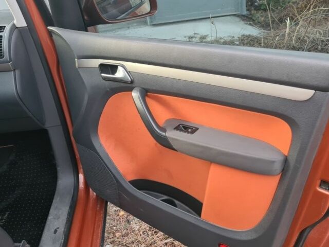 Оранжевый Фольксваген Туран, объемом двигателя 1.4 л и пробегом 110 тыс. км за 8200 $, фото 3 на Automoto.ua