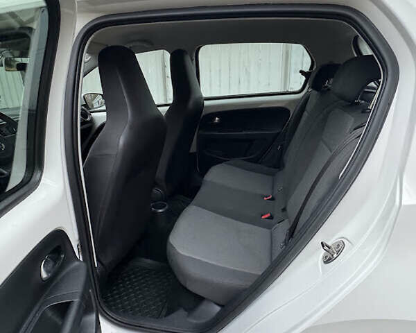 Белый Фольксваген Ап, объемом двигателя 1 л и пробегом 166 тыс. км за 6499 $, фото 5 на Automoto.ua