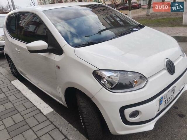 Белый Фольксваген Ап, объемом двигателя 1 л и пробегом 219 тыс. км за 5500 $, фото 1 на Automoto.ua