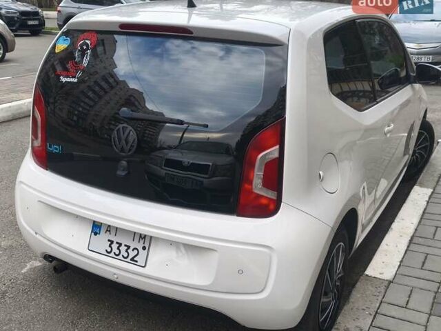 Белый Фольксваген Ап, объемом двигателя 1 л и пробегом 219 тыс. км за 5500 $, фото 2 на Automoto.ua