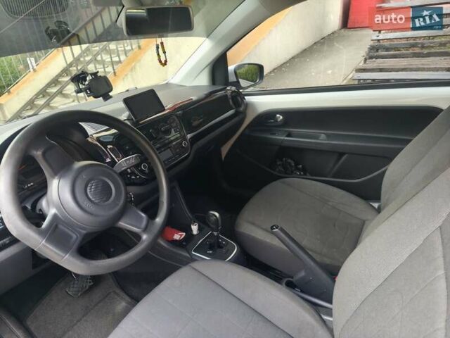 Белый Фольксваген Ап, объемом двигателя 1 л и пробегом 219 тыс. км за 5500 $, фото 5 на Automoto.ua