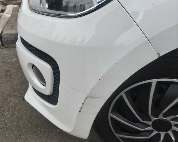 Белый Фольксваген Ап, объемом двигателя 1 л и пробегом 219 тыс. км за 5500 $, фото 7 на Automoto.ua