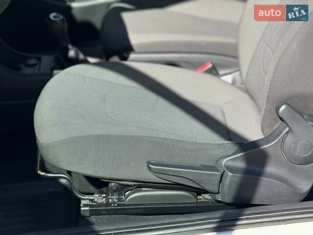 Білий Фольксваген Ап, об'ємом двигуна 1 л та пробігом 170 тис. км за 5900 $, фото 12 на Automoto.ua