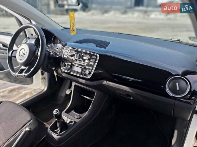 Белый Фольксваген Ап, объемом двигателя 1 л и пробегом 261 тыс. км за 4600 $, фото 25 на Automoto.ua