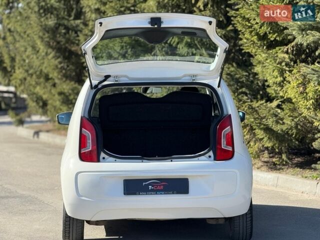 Білий Фольксваген Ап, об'ємом двигуна 1 л та пробігом 170 тис. км за 5900 $, фото 2 на Automoto.ua