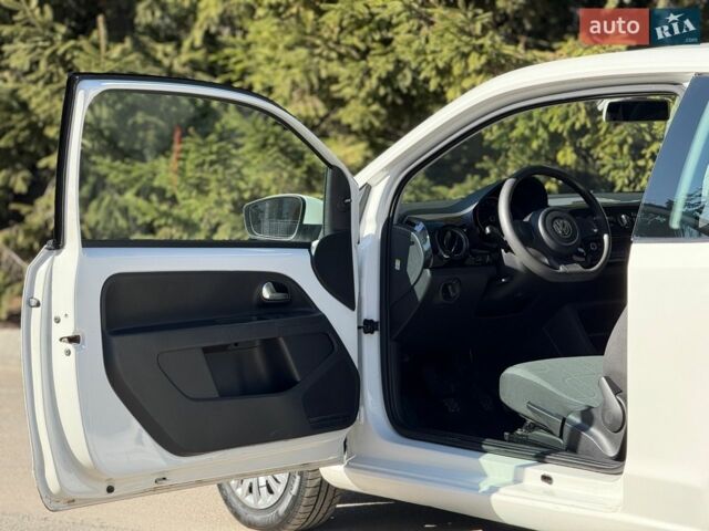Белый Фольксваген Ап, объемом двигателя 1 л и пробегом 170 тыс. км за 5300 $, фото 15 на Automoto.ua