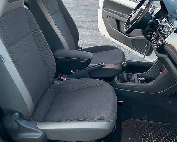 Белый Фольксваген Ап, объемом двигателя 1 л и пробегом 130 тыс. км за 7200 $, фото 8 на Automoto.ua