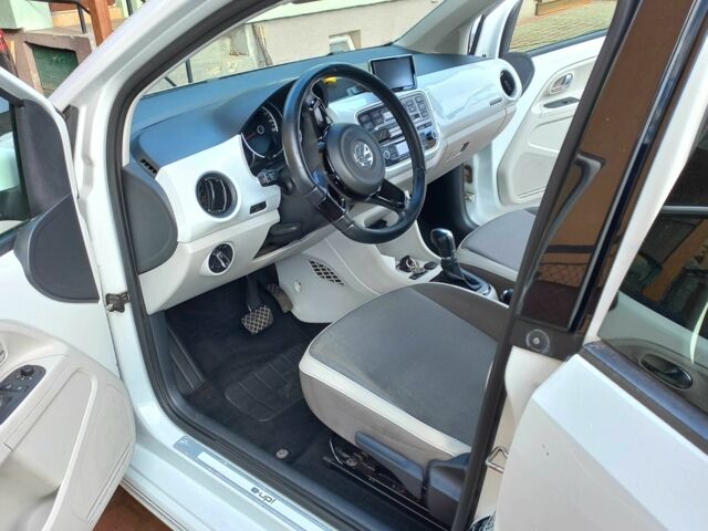 Белый Фольксваген Ап, объемом двигателя 0 л и пробегом 102 тыс. км за 5900 $, фото 2 на Automoto.ua