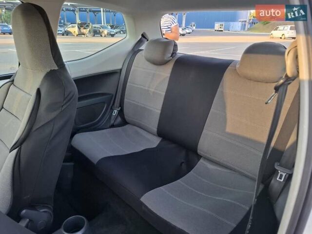 Белый Фольксваген Ап, объемом двигателя 1 л и пробегом 300 тыс. км за 4550 $, фото 6 на Automoto.ua