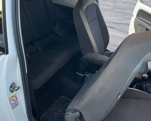 Белый Фольксваген Ап, объемом двигателя 1 л и пробегом 130 тыс. км за 7200 $, фото 6 на Automoto.ua
