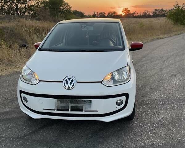 Белый Фольксваген Ап, объемом двигателя 1 л и пробегом 130 тыс. км за 7200 $, фото 18 на Automoto.ua