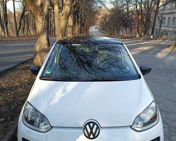 Фольксваген Ап 2013 в Каменце-Подольском на Automoto.ua Белый Фольксваген Ап, объемом двигателя 1 л и пробегом 190 тыс. км за 5600 $, фото 6 на Automoto.ua