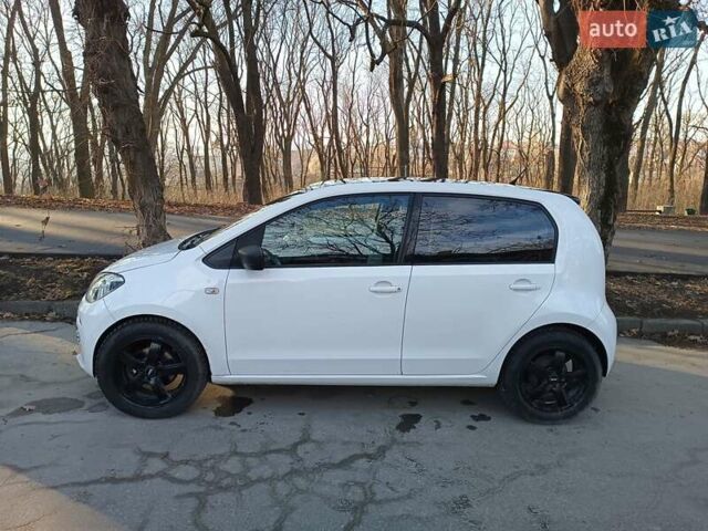 Фольксваген Ап 2013 в Каменце-Подольском на Automoto.ua Белый Фольксваген Ап, объемом двигателя 1 л и пробегом 190 тыс. км за 5600 $, фото 3 на Automoto.ua