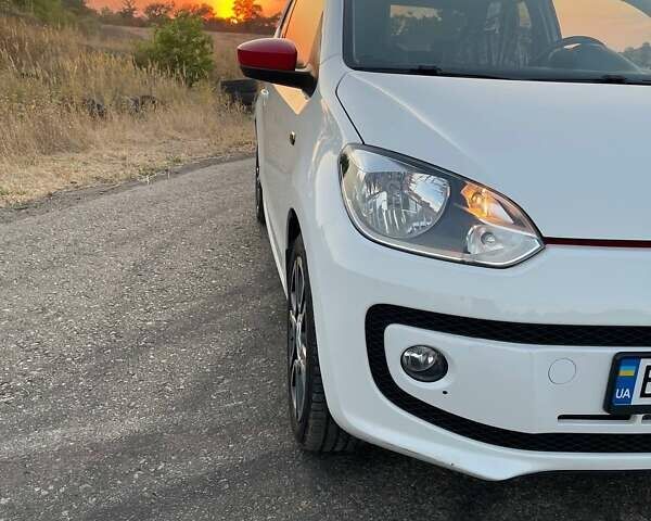 Белый Фольксваген Ап, объемом двигателя 1 л и пробегом 130 тыс. км за 7200 $, фото 13 на Automoto.ua
